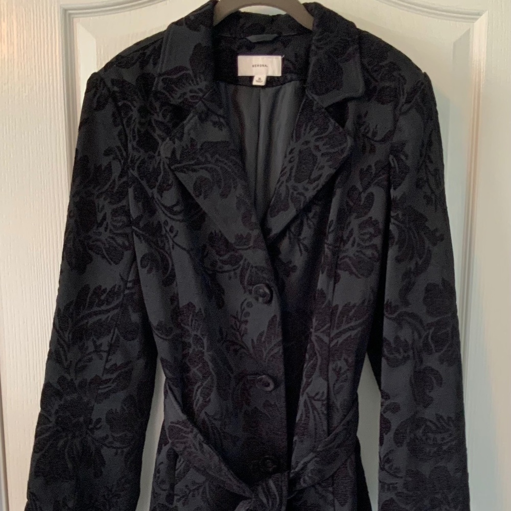 Merona * Ladies Black Floral Jacquard Coat w/tie belt * Size XL *Great Condition